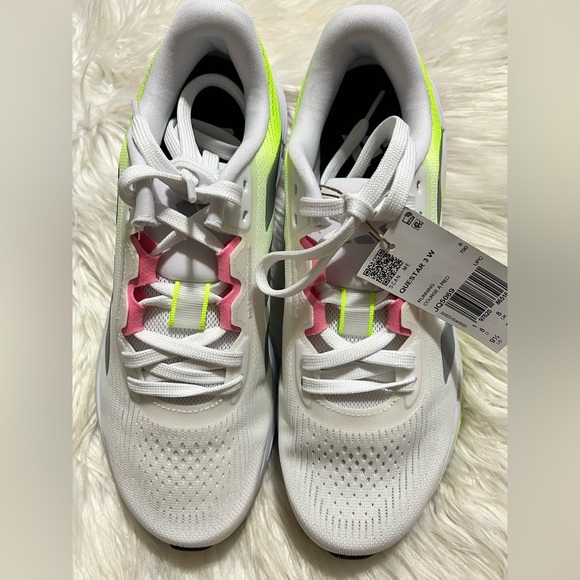 NIB adidas Women's Questar 3 Running Sneaker - Size9.5 - Picture 4 of 12